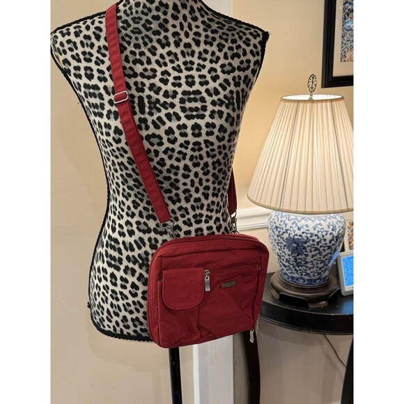 Baggallini Messenger Bag Purse Zip Adjustable Crossbody Compartments  Red - Picture 2 of 16